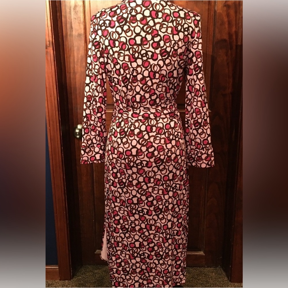 Diane Von Furstenberg Justin Silk Jersey Wrap Dress in Pink & Brown Circles - Picture 2 of 12